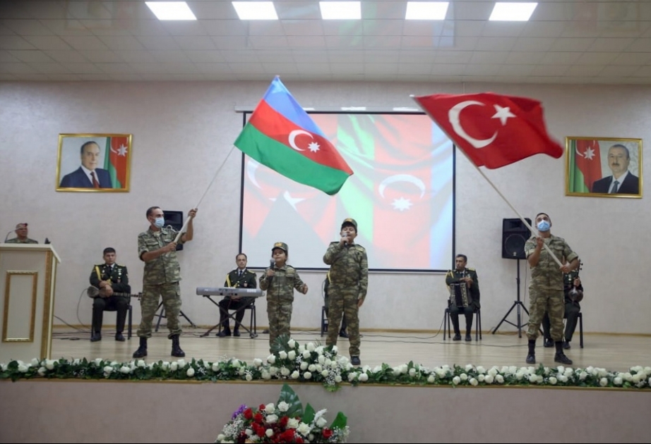 Hərbi hissələrdə ideoloji işə həsr edilən tədbirlər keçirilib VİDEO