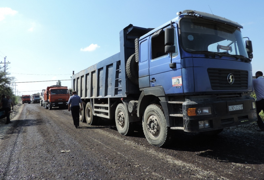 Ağsuda 39 kilometr kənd yolunda yenidənqurma işləri aparılır