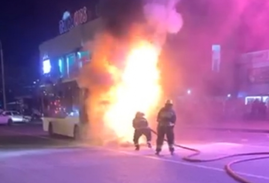 Xəzər rayonunda sərnişin avtobusu yanıb