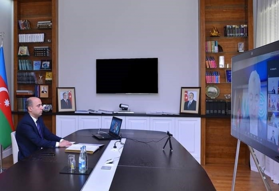Flamante ministro de Educación de Azerbaiyán celebra una videoconferencia con los docentes
