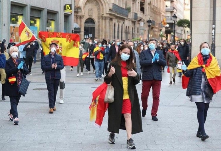 В Испании начинают вводить запрет на курение на улице