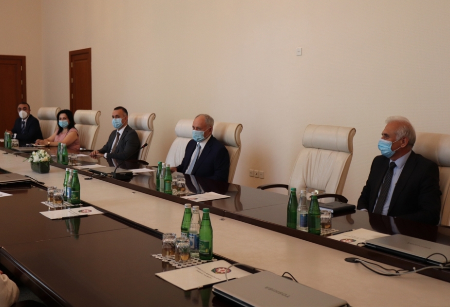 Səhiyyə naziri Oqtay Şirəliyev Kubadan gələn tibb heyəti ilə görüşüb