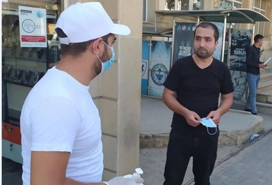 Biləsuvarda vətəndaşlara sosial məsafənin qorunması və maskadan istifadənin önəmi barədə məlumat verilib