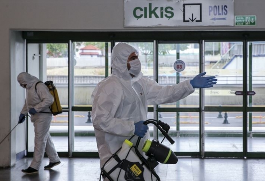 Türkiyədə koronavirus riski artan bölgələrdə sərt qadağalar tətbiq olunur
