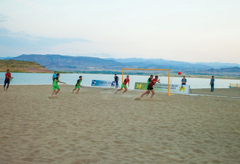Çimərlik futbolu üzrə muxtar respublika çempionatında qrup mərhələsi başa çatıb