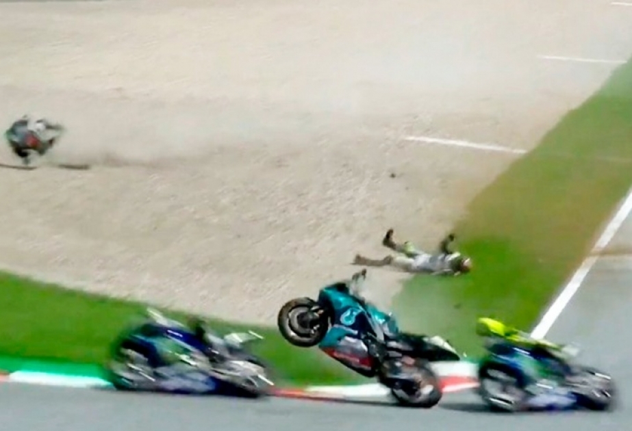 Пугающая авария в MotoGP: в легендарного Росси чуть не влетел байк на скорости под 300