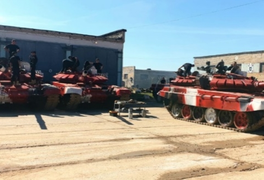 “Tank biatlonu” müsabiqəsində iştirak edən hərbçilərimiz döyüş maşınlarının texniki vəziyyətini yoxlayıblar