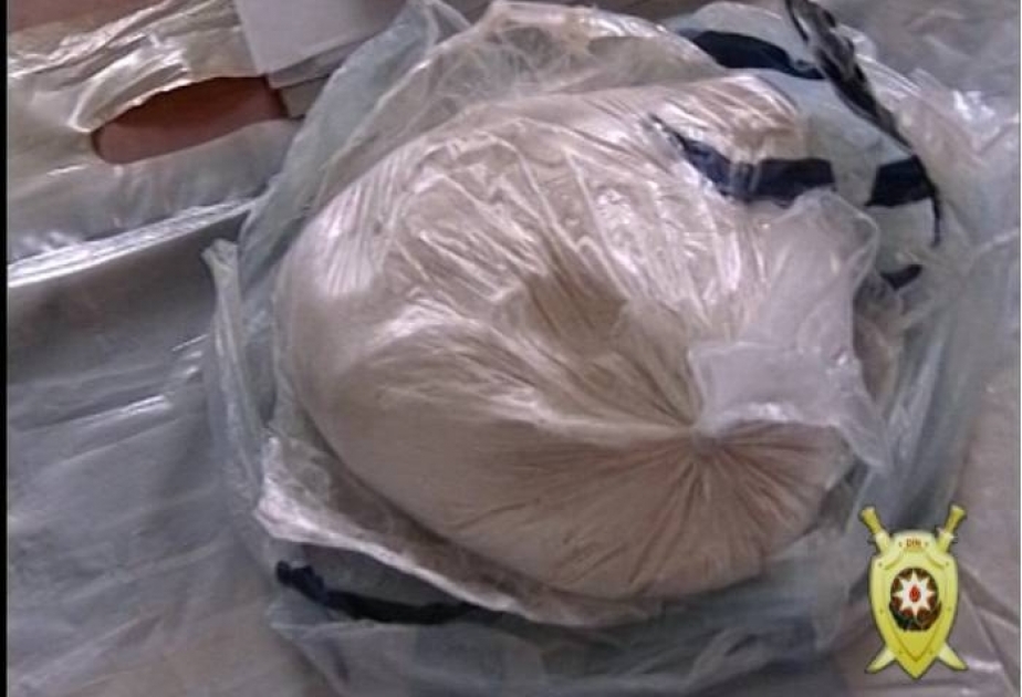 Biləsuvarda qadından bir kiloqramdan çox heroin götürülüb