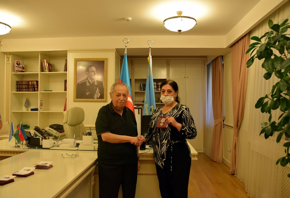 Veteranlara Böyük Vətən müharibəsində Qələbənin 75 illiyi ilə bağlı yubiley medalları təqdim olunub