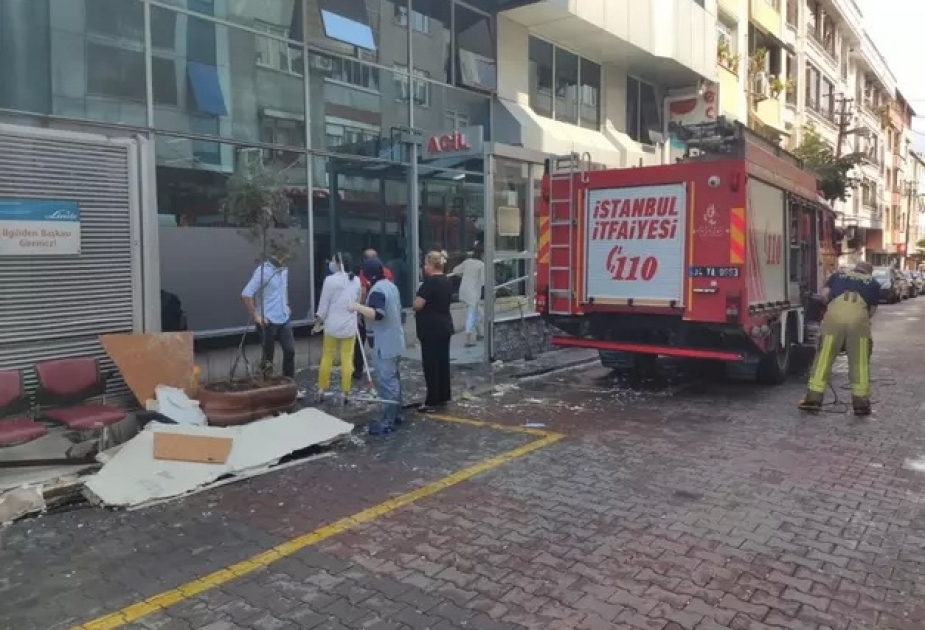 İstanbulda xəstəxananın damı çöküb VİDEO