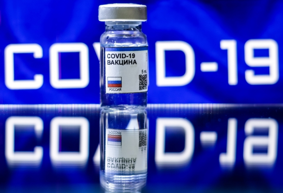 В России начинается иммунизация от COVID-19 врачей и учителей