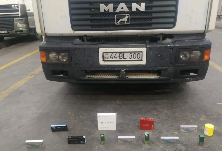 Tibbi ləvazimatlar və mobil telefonların qanunsuz yolla ölkəyə gətirilməsi cəhdinin qarşısı alınıb
