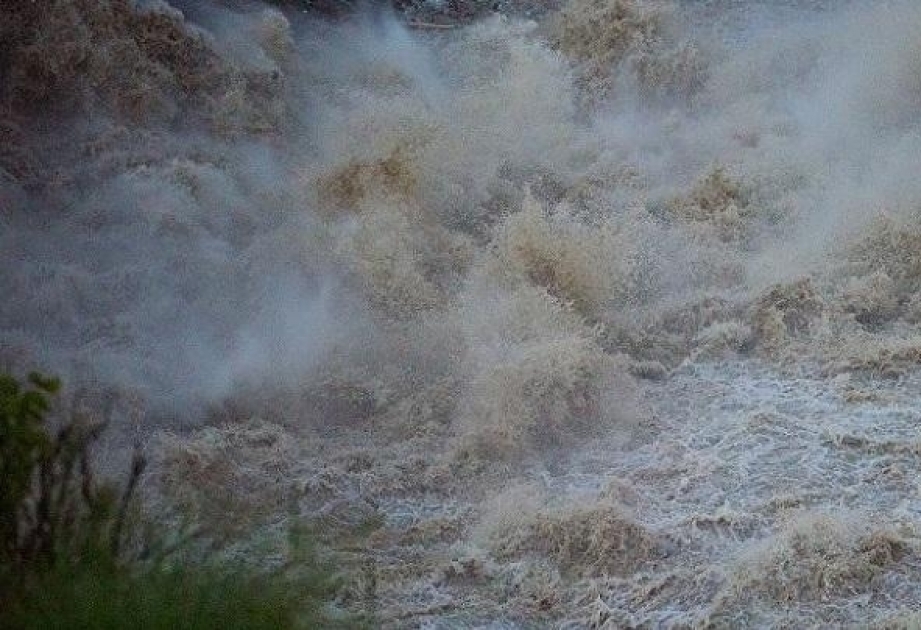 سيل في نهر بالاكنتشاي غرب البلد