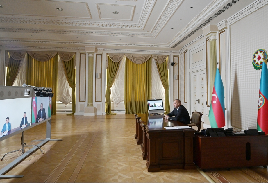 Le président Ilham Aliyev s’entretient par visioconférence avec Faïg Gurbetov et Elmir Baghirov à la suite de leur nomination à la tête des autorités exécutives de Bilessouvar et Saatly VIDEO