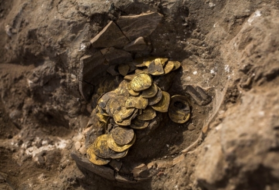 İsraildə Abbasilər dövrünə aid qızıl sikkələr tapılıb