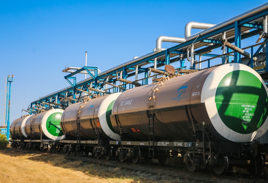 Azerbaiyán transporta 8.500 toneladas de betún a Ucrania