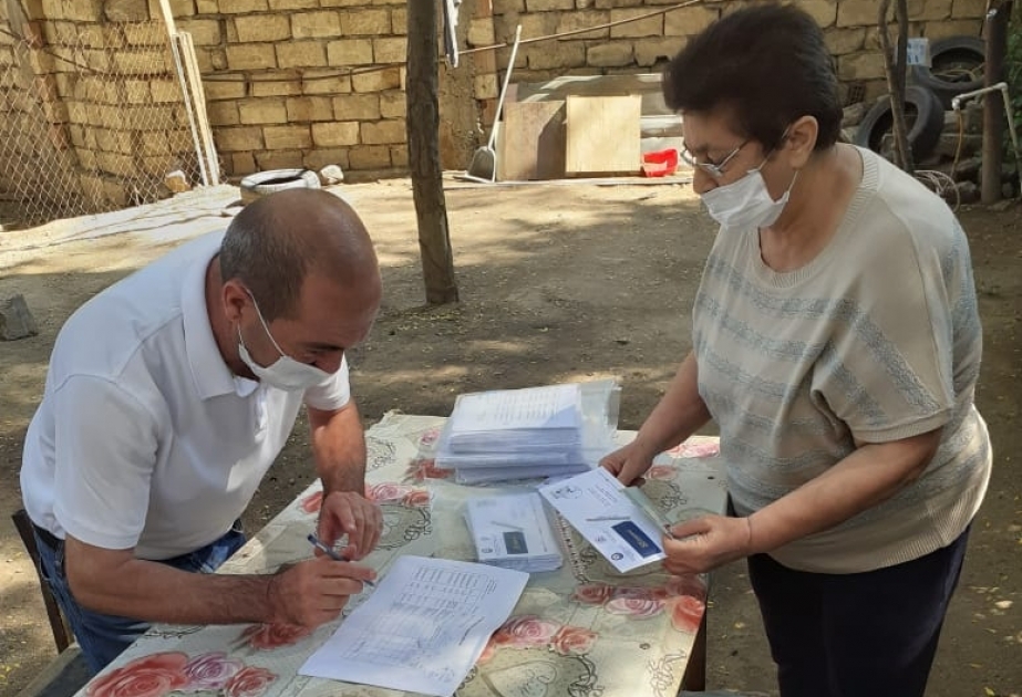 Pandemiyadan əziyyət çəkən məcburi köçkünlərə ərzaq kuponları paylanıb