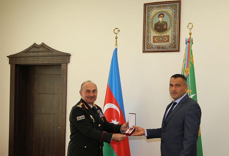 Keçmiş döyüşçüyə “Hərbi xidmətlərə görə” medalı təqdim edilib VİDEO
