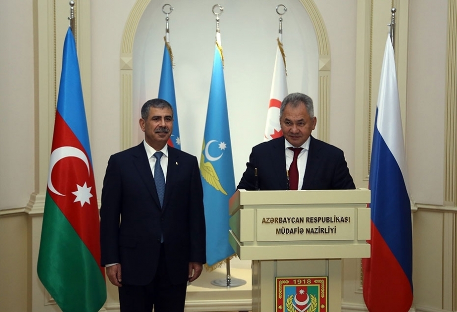 Azerbaiyán y Rusia discuten la cooperación militar