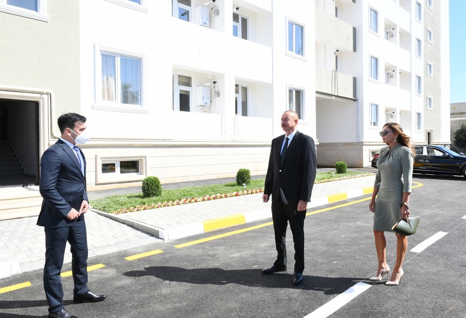 Prezident İlham Əliyev və birinci xanım Mehriban Əliyeva Buzovnada yenidən tikilən yataqxana binasının açılışında iştirak ediblər YENİLƏNİB 2  VİDEO