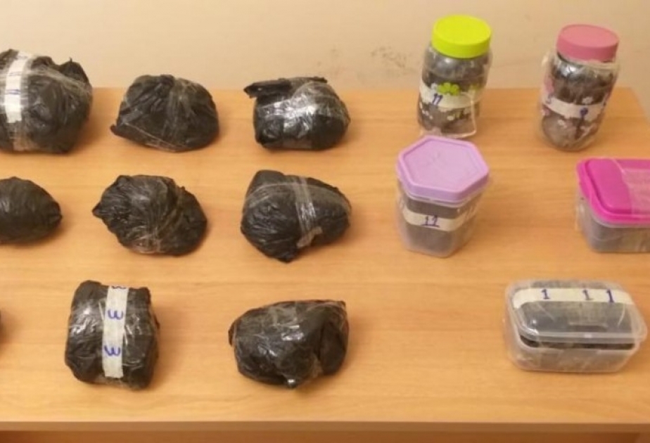 Polis keçmiş məhkumlardan iki kiloqramdan çox marixuana götürüb