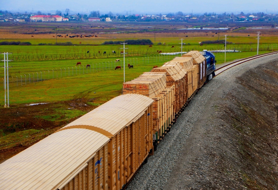 Aumentan los volúmenes de carga transportados a través de Azerbaiyán en 2020