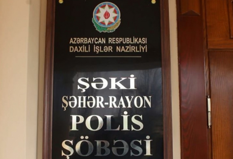Şəkidə mikroavtobus yolu keçən piyadanı vurub