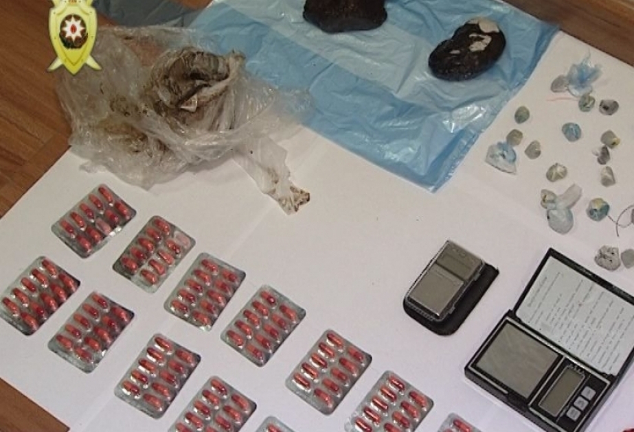 Qaradağ rayon sakinindən iki kiloqrama yaxın narkotik maddə və elektron tərəzi götürülüb