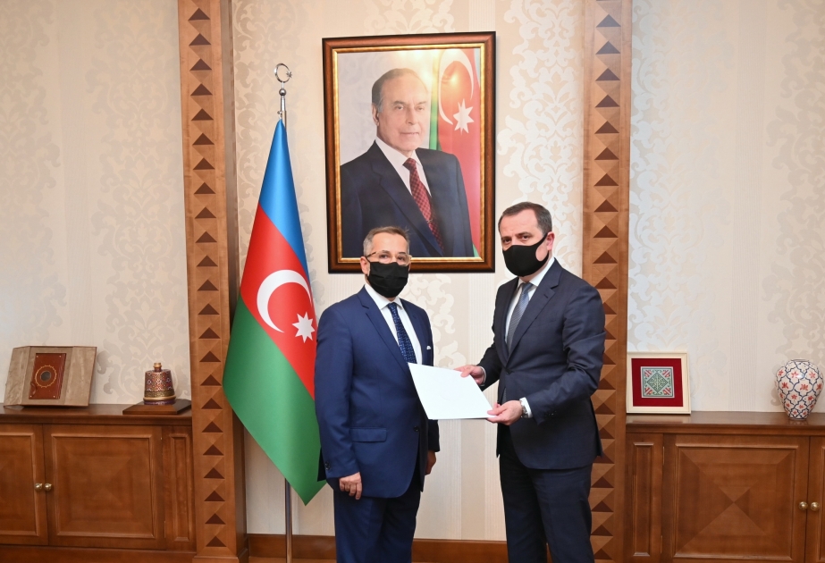 Azərbaycanın Xarici İşlər naziri Yunanıstanın ölkəmizdə yeni təyin olunmuş səfiri ilə görüşüb