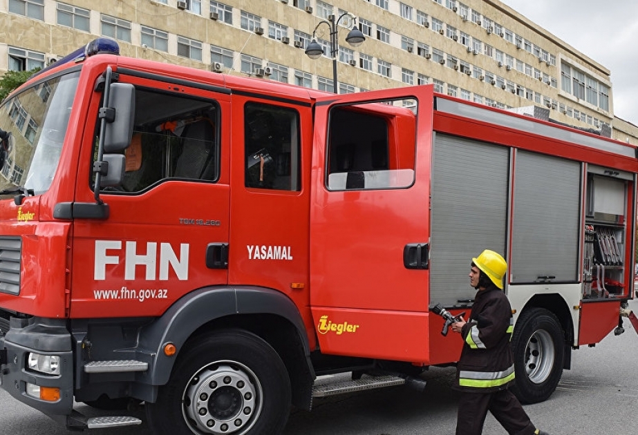 Yasamalda yataqxana binasına bitişik tikilidə yanğın baş verib