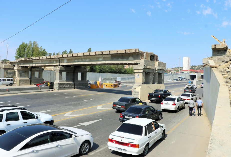 Dəmir yolu körpüsünün söküntüsü işlərinə başlanıb