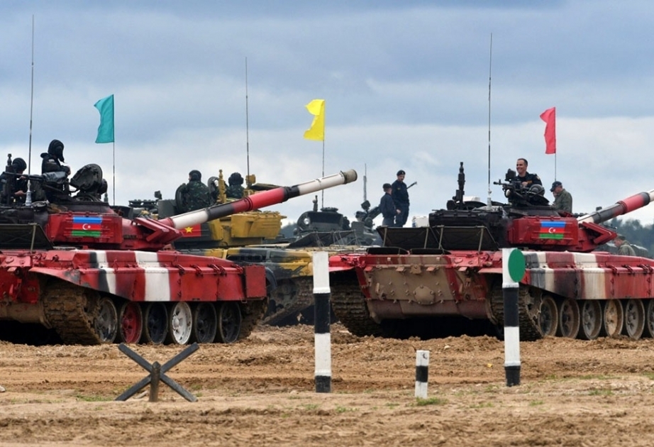 Azerbaijani tank crew members reach semi-finals of “Tank Biathlon” contest