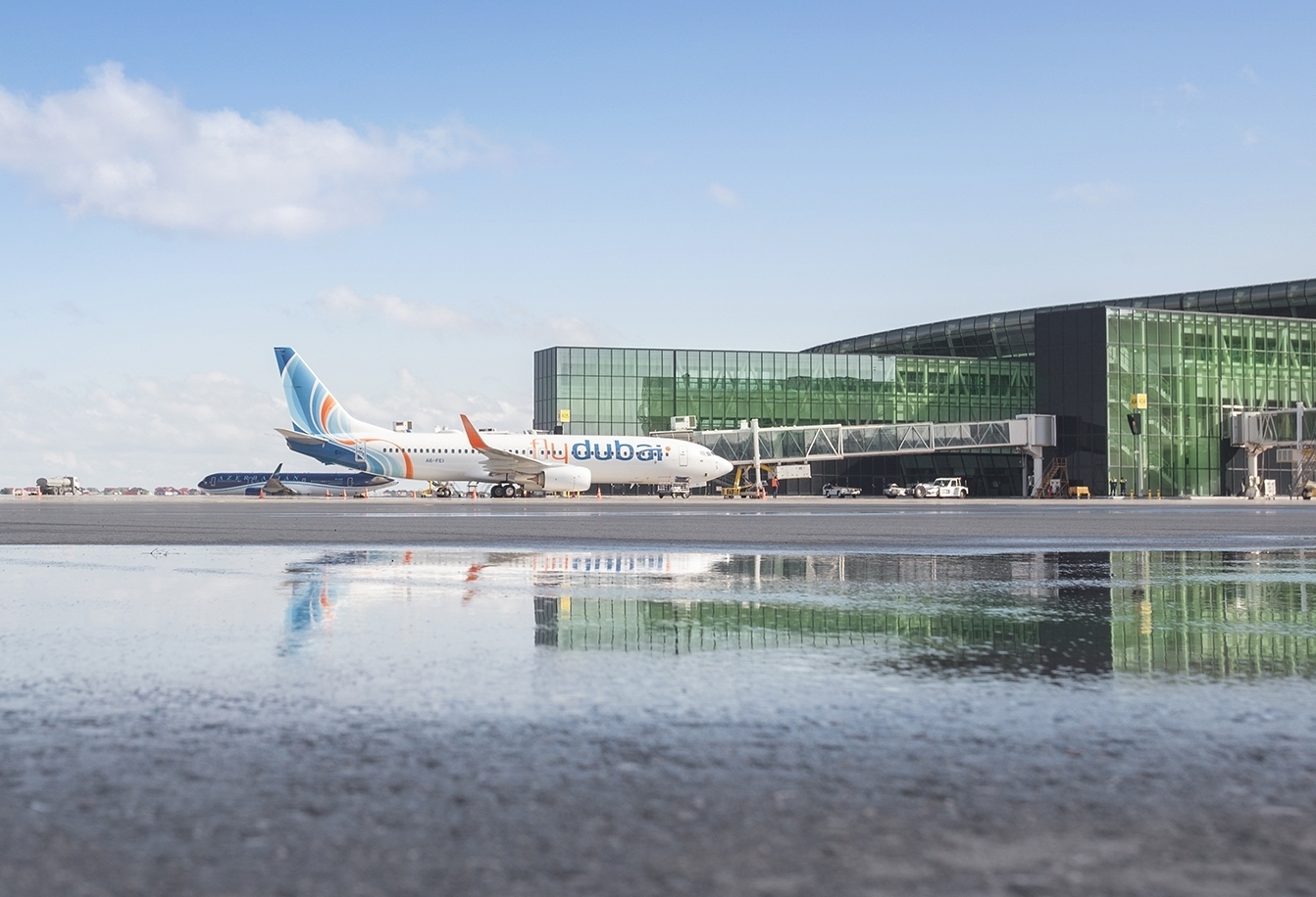 Рейсы баку дубай. Heydar Aliyev Airport. Аэропорт Баку. Аэропорт Баку самолет. Баку Дубай.