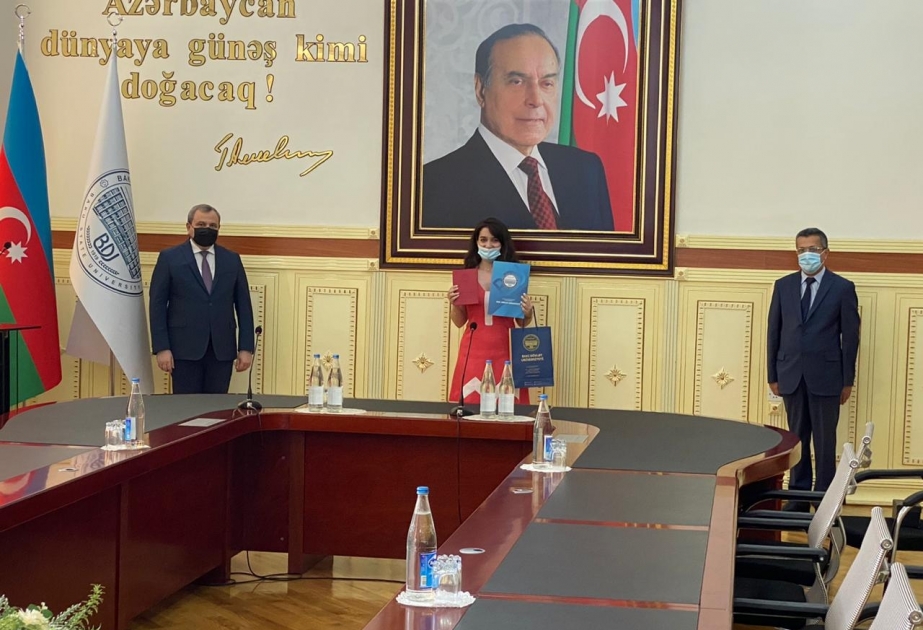 BDU-nun məzununa Almaniyanın Vürzburq Universitetinin diplomu təqdim olunub