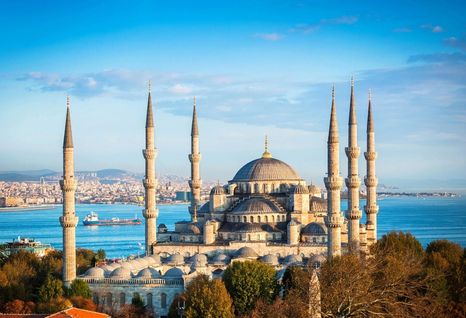 Türkiyədə COVID-19-la bağlı qadağaların yenidən qüvvəyə mindiyi vilayətlərin sayı artmaqda davam edir