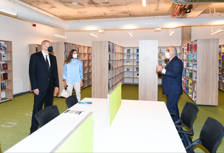 El presidente y la primera dama asistieron a la apertura del edificio educativo reconstruido de la UNEC