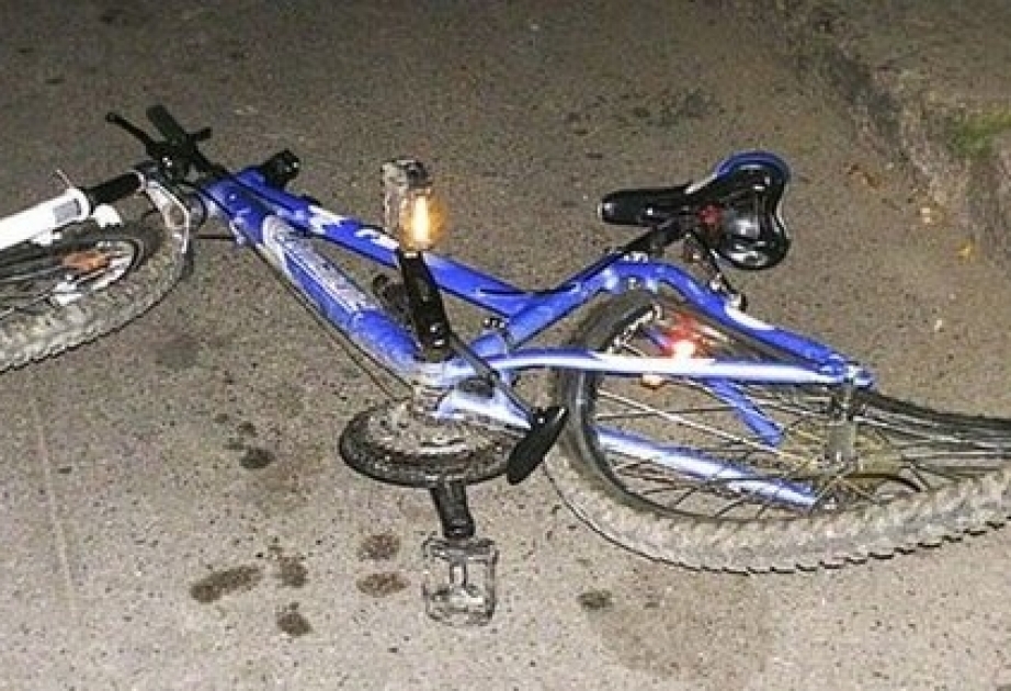 Xəzər rayonunda avtomobil yolun kənarında velosiped sürən azyaşlını vurub
