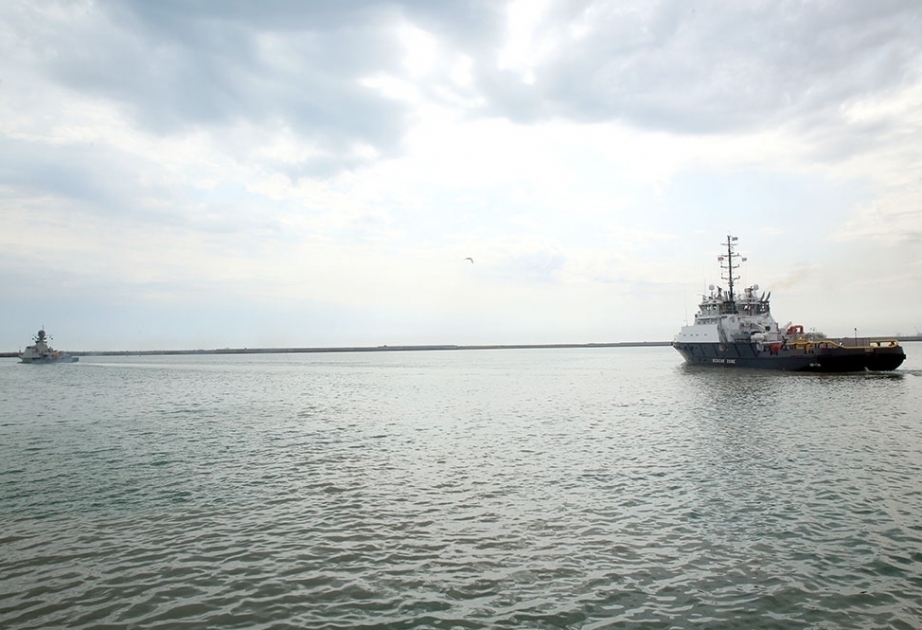 Los buques de guerra rusos han dejado el Puerto de Bakú