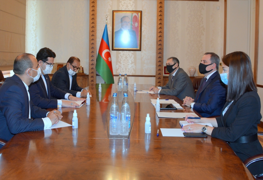 Canciller azerbaiyano se reúne con el flamante embajador iraní en el país