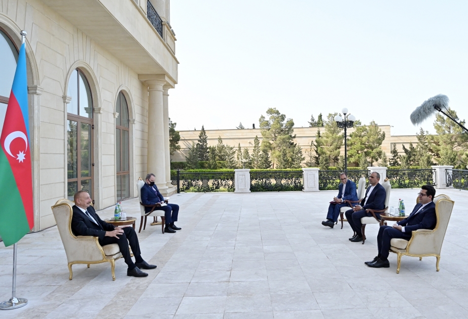 Presidente: “Destrucción de nuestros monumentos históricos y religiosos por parte de Armenia representa un crimen contra todo el mundo musulmán”