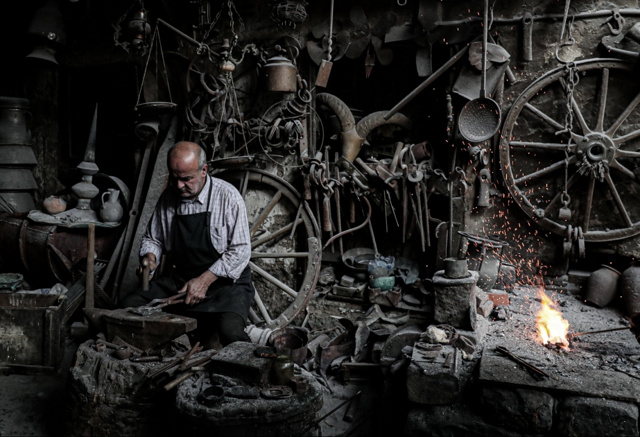 L’artisanat du cuivre de Lahydj  sous l’objectif de l’AZERTAC