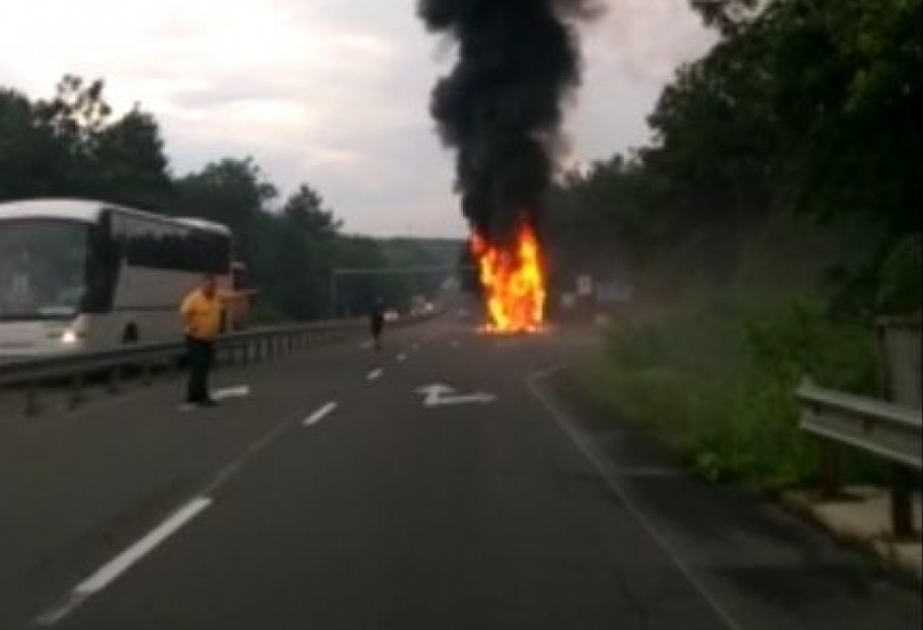 Bolqarıstanda turist avtobusu yanıb