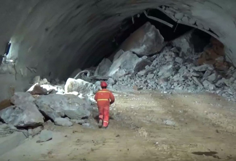 Çində tunelin çökməsi nəticəsində dağıntılar altında qalan 9 nəfərin axtarışları nəticə verməyib VİDEO