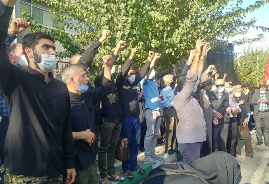 Fransanın Tehrandakı səfirliyi qarşısında etiraz aksiyası keçirilib