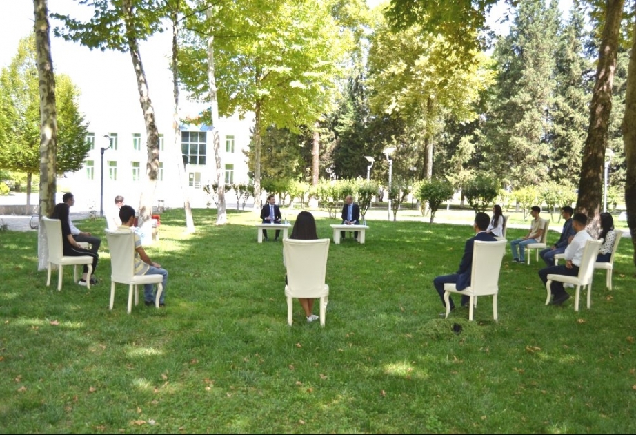 İsmayıllıda yüksək bal toplayan abituriyentlərlə görüş keçirilib