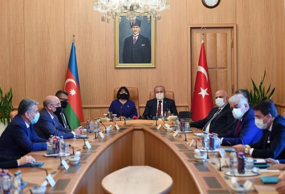 Azerbaiyán y Turquía discuten las perspectivas de las relaciones interparlamentarias