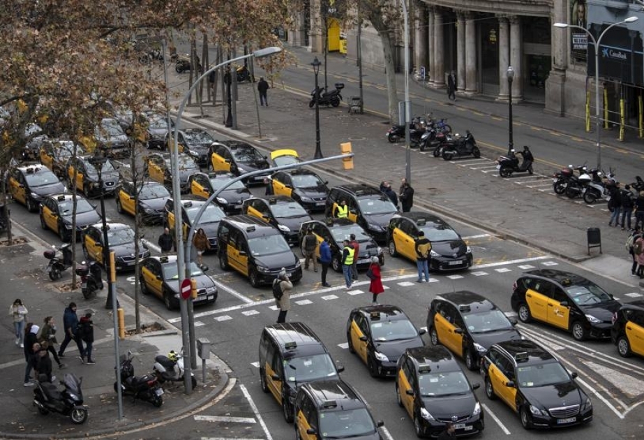 Uber Испании пересадит таксистов на электромобили