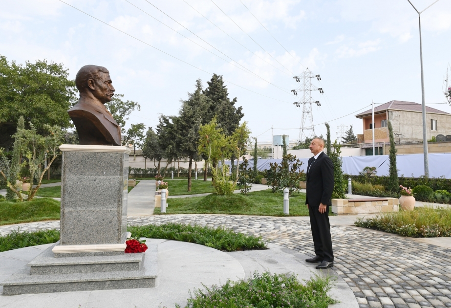 Präsident Ilham Aliyev lernt im Bezirk Surakhani in Baku neu angelegten Park kennen VIDEO