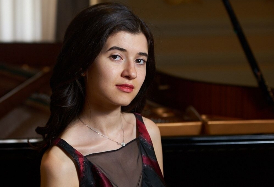 Joven pianista emociona al público en Alemania