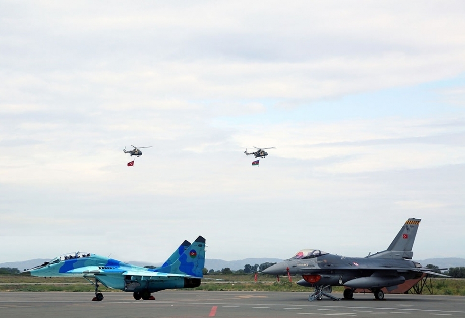 Авиационные средства Военно-воздушных сил Азербайджана и Турции совершили совместные полеты над городом Гянджа